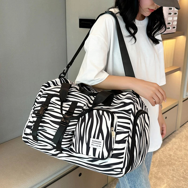 Fashionable Leopard Print Sports Gym Bag Weekend Overnight Bag, Ideal for Outdoor Travel, Swimming, Fitness and Camping Storage