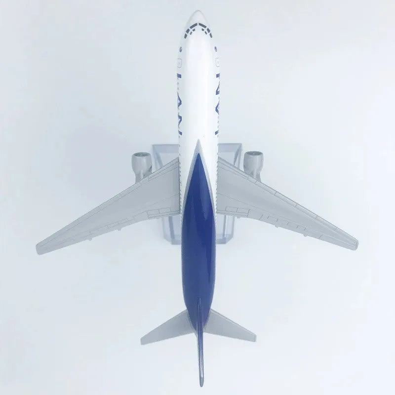 Models Plane Toys Model 16cm B777 Chile LAN Airways Metal Replica 1:400 Scale 777 Aircraft Aviation Souvenir Plane Toy With Base