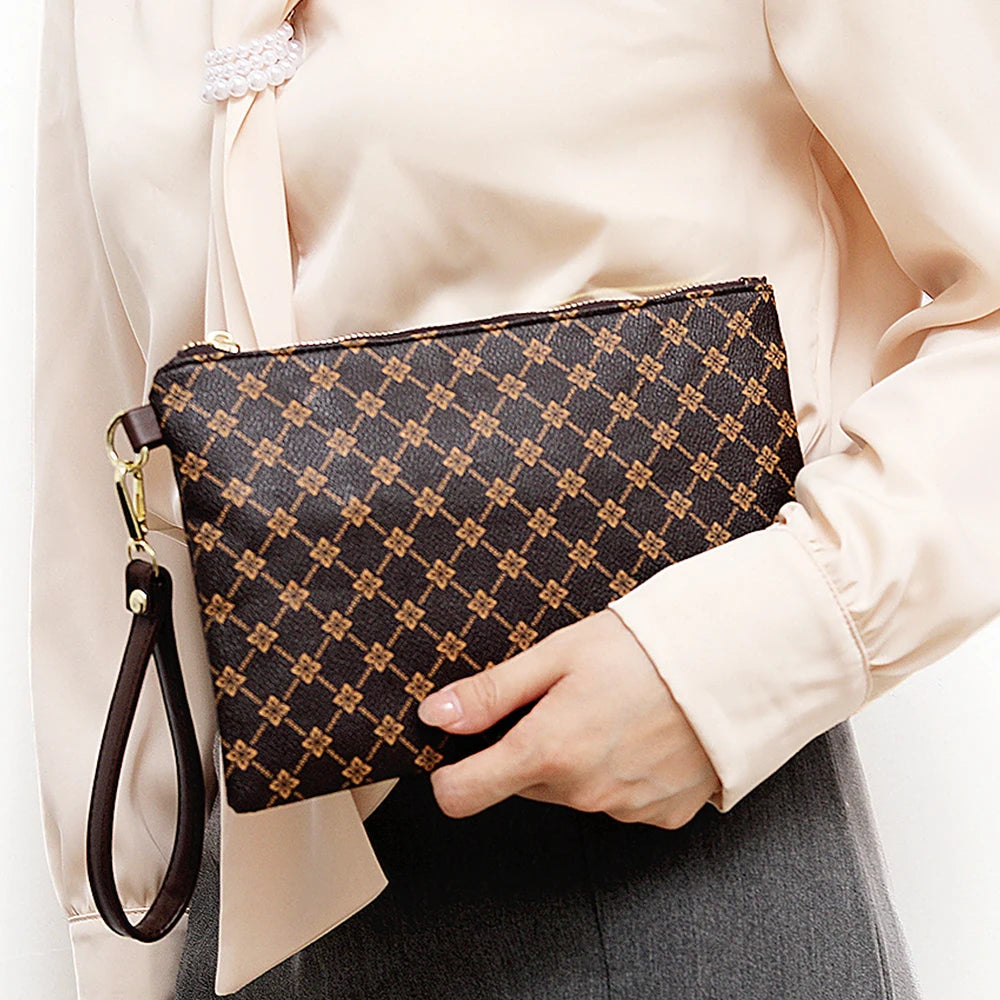 Simple and fashionable European and American printed mobile phone bag women's hand-held portable wallet home storage bag