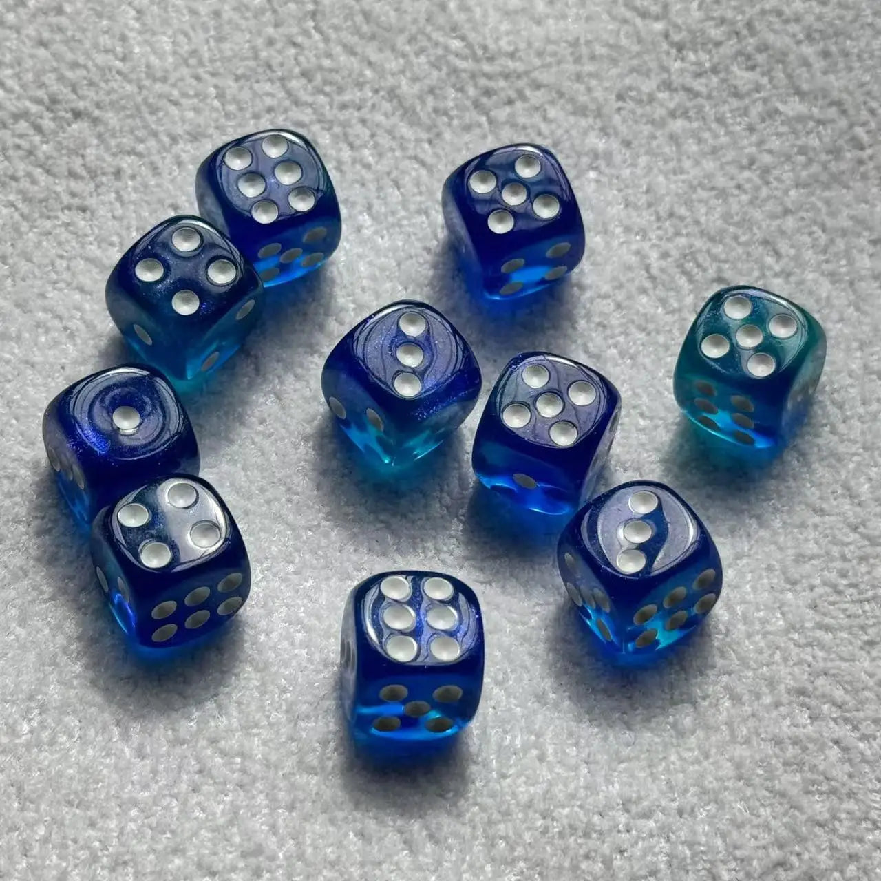 10pcs/Set 12mm Transparent Color With Glitter Texture Dice for Casino Tabletop Games Sparkling Resin Role-Playing Accessories
