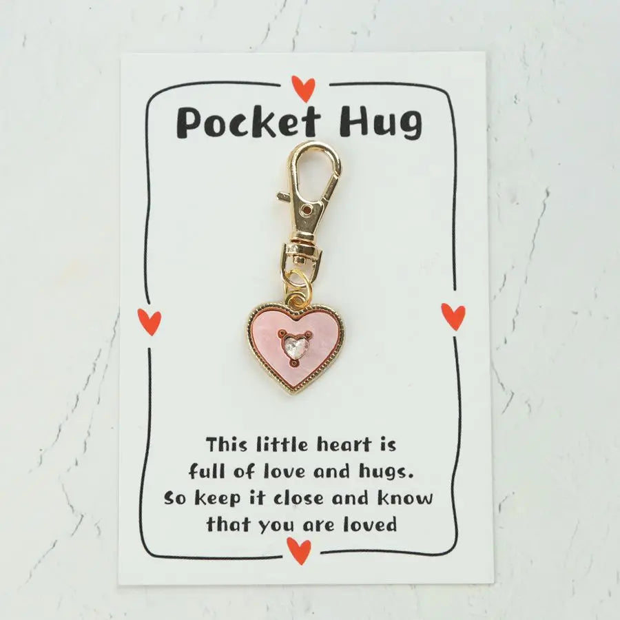 10 heartfelt keychain items, including a pocket-sized card with a message of affection, perfect as a gift.
