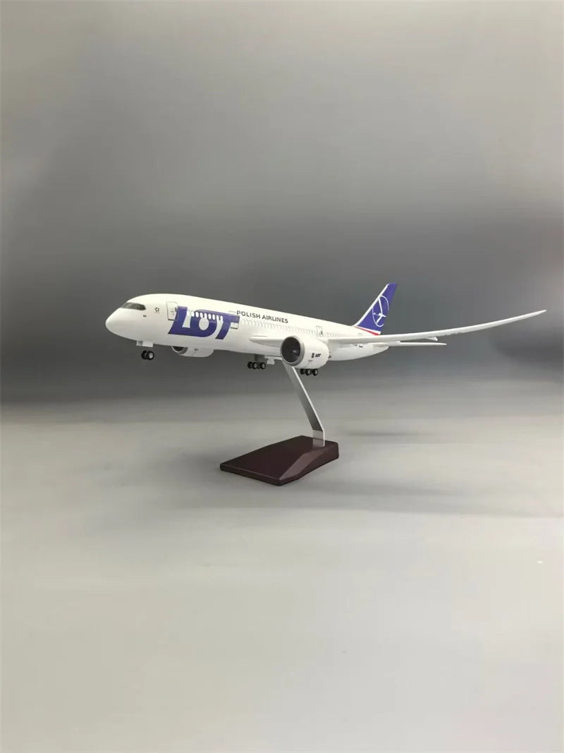 1/130 Scale 43CM Airplane LOT 787-8 Polish Airlines Model With  Light Wheel Diecast Resin Plane Collection Display Gifts Fans