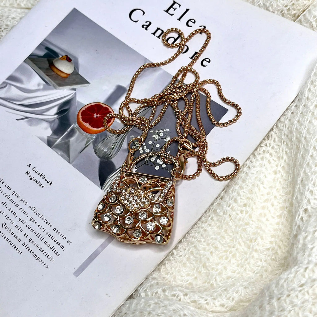Designer Hollowed Out Heart- Haped Dinner Bags for Women  Fashionable Metal Style Shoulder Bag  Mini Accessory Bag