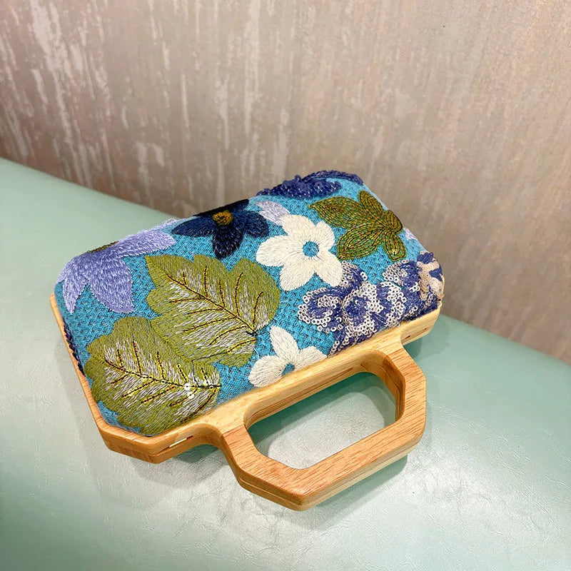 New Dinner Bag Embroidered Sequins Flower Celebrity Ladies Clutch Bag Chain Wooden Box Bag