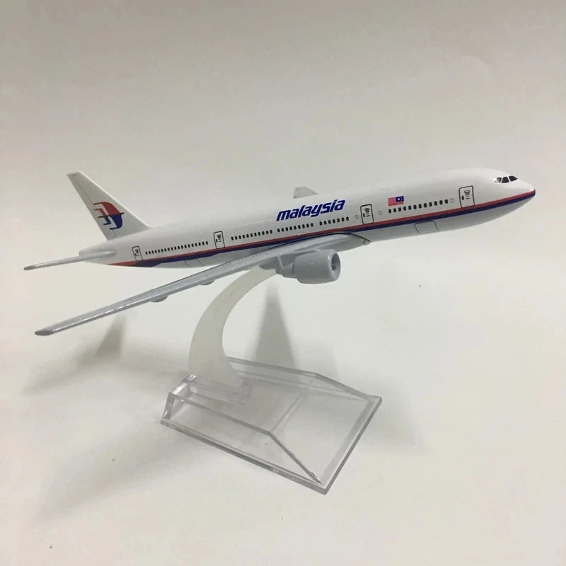House Accessories 1/400 Scale Planes Toy 16cm Malaysia Airlines 777 Airplane Model Airplane Diecast Metal Aviation