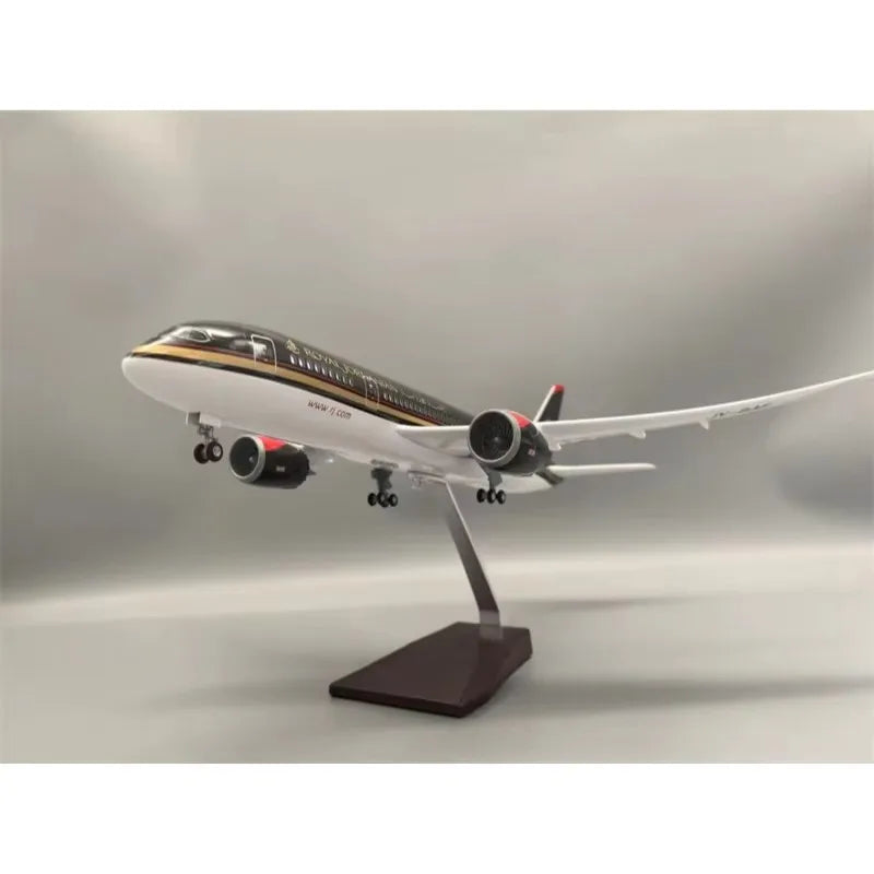 2025 New 1:130 Scale Model Royal Jordanian B787 Aircraft Air Airlines With Light Wheel Diecast Resin Airplane Collection Display