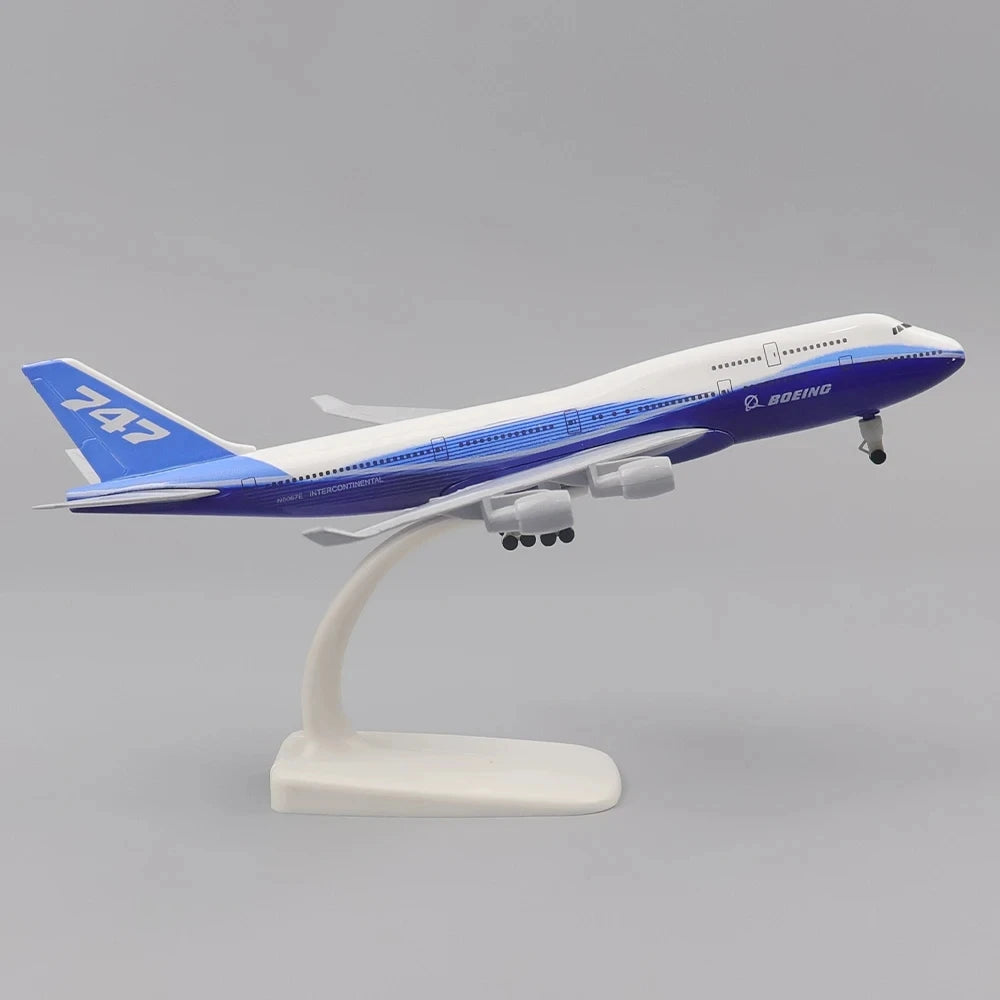 20CM Original B747 Aircraft Model Replica Alloy Material Souvenir Plane Gift with Wheel Base Collectible for Aviation Enthusiast