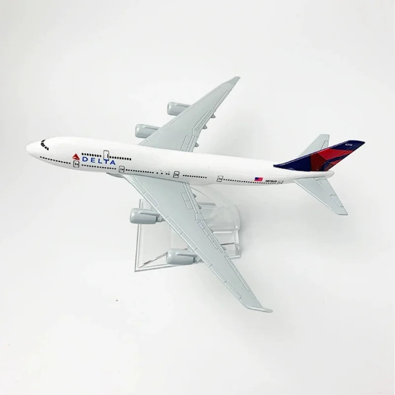 16CM delta B747 Airplane Model Replica Alloy Material Scale Aircraft Diecast 1/400 Scale Planes toys for boy Collected Gift