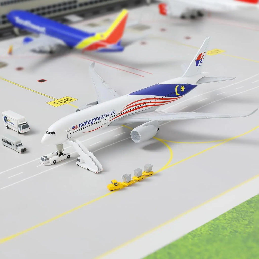 20CM Malaysia Airlines A350 Model Plane Metal Diecast Airplane 1/300 Scale Planes with wheels base Collected Gift
