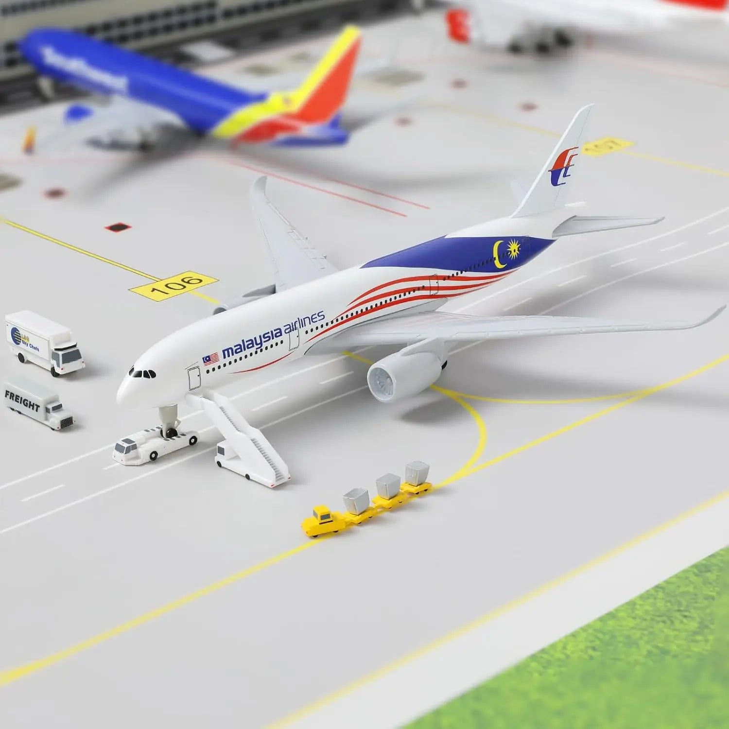 20CM Malaysia Airlines A350 Model Plane Metal Diecast Airplane 1/300 Scale Planes with wheels base Collected Gift