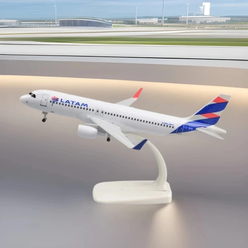 Latam A320 Airlines Model Plane 20CM Alloy Metal Aircraft Diecast Toy Plane Model for Boys Aviation Simulation Toys For Collecti