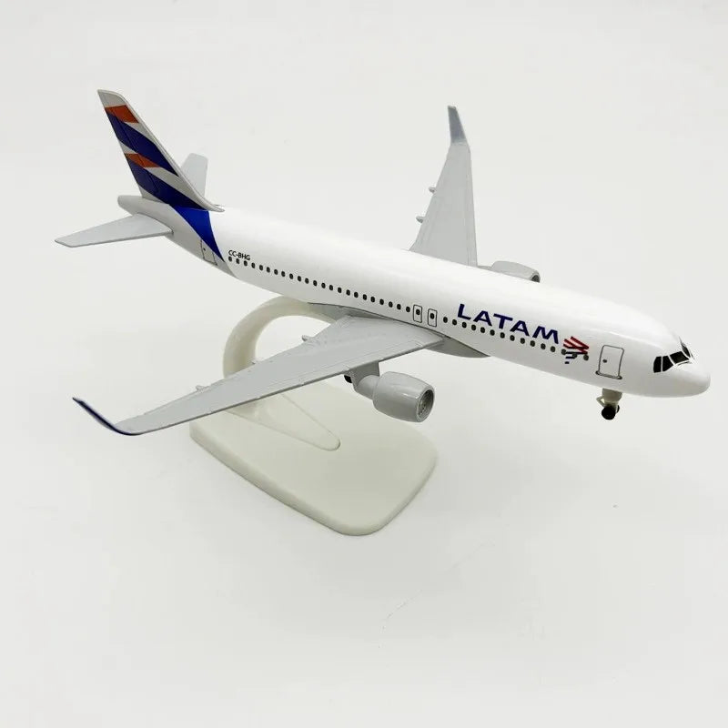 20CM Diecast Metal Alloy Airplane Model Toy For A320 Latam Airways of Chile Aircraft Plane with Landing Gears Toy For Collectio
