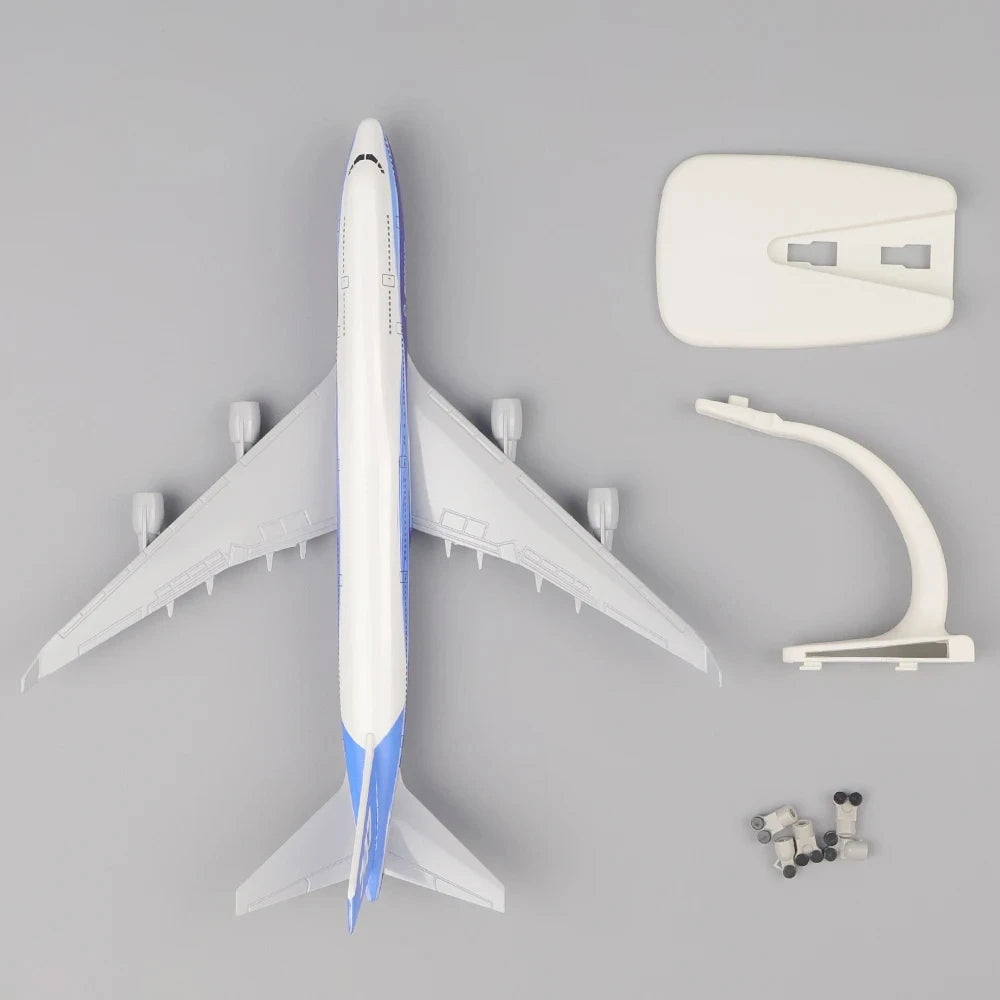 20CM Original B747 Aircraft Model Replica Alloy Material Souvenir Plane Gift with Wheel Base Collectible for Aviation Enthusiast
