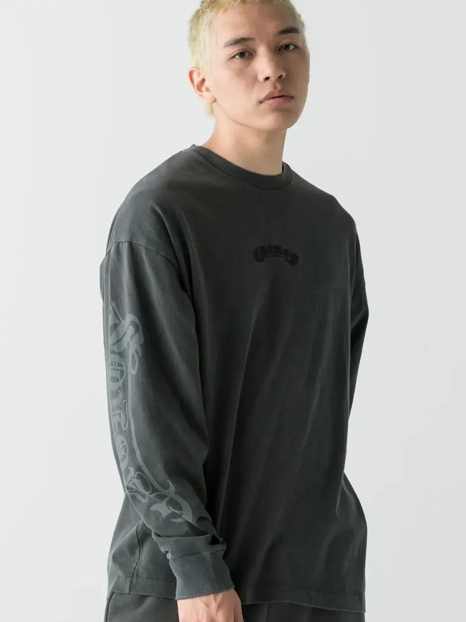 CRONOS Men's Oversized Long Sleeve T-Shirt Gothic Script Print Streetwear Tee Casual Hip Hop Fashion Gym Fitness Workout Tops