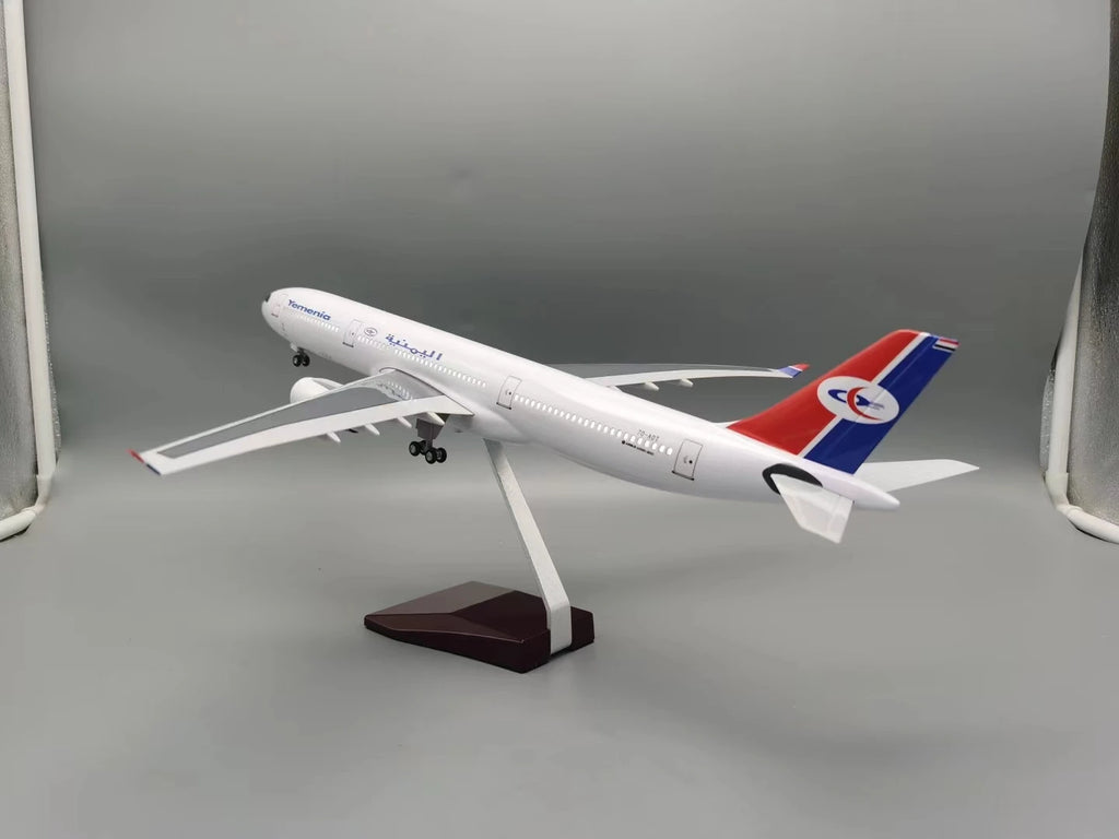 Airplane Diecast Resin 1:135 Scale Model Plane A330 Yemen International Airways Collectible Miniatures Airplane Wheel Toy Gift