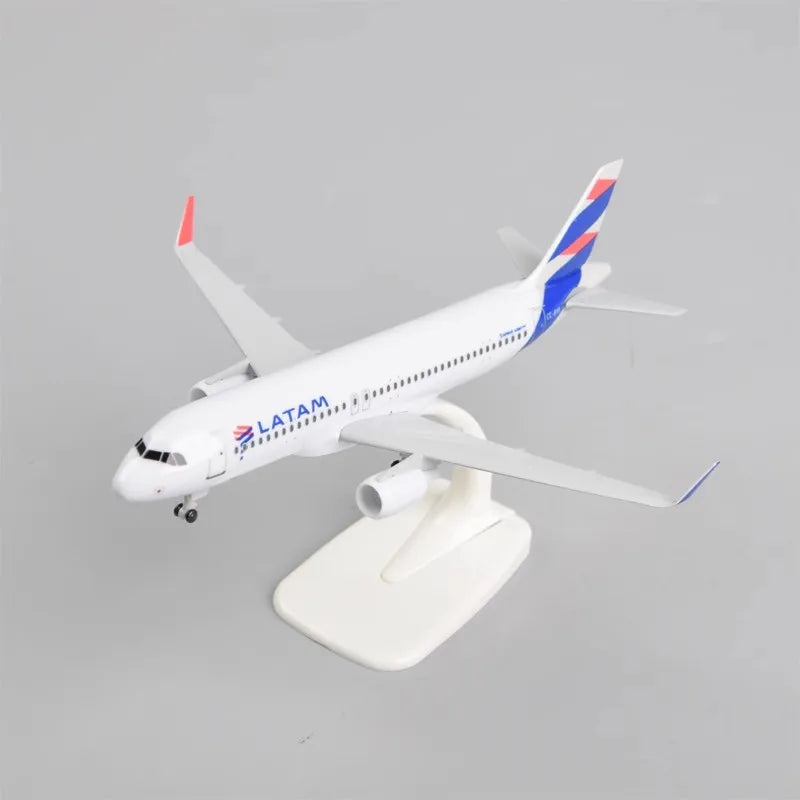 Latam A320 Airlines Model Plane 20CM Alloy Metal Aircraft Diecast Toy Plane Model for Boys Aviation Simulation Toys For Collecti