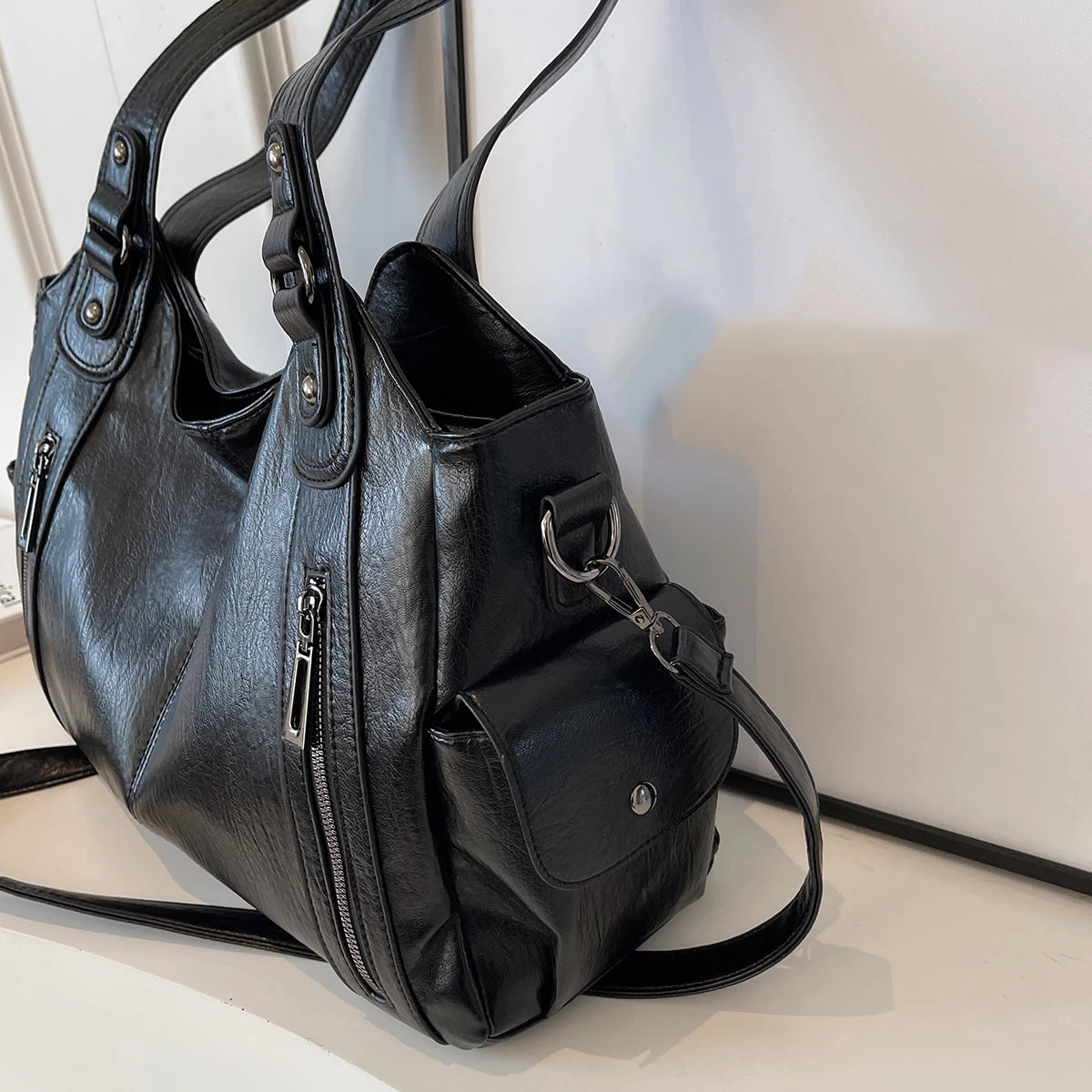 Solid color large capacity women's shoulder bag fashionable simple hand-held tote bag commuter personality messenger bag