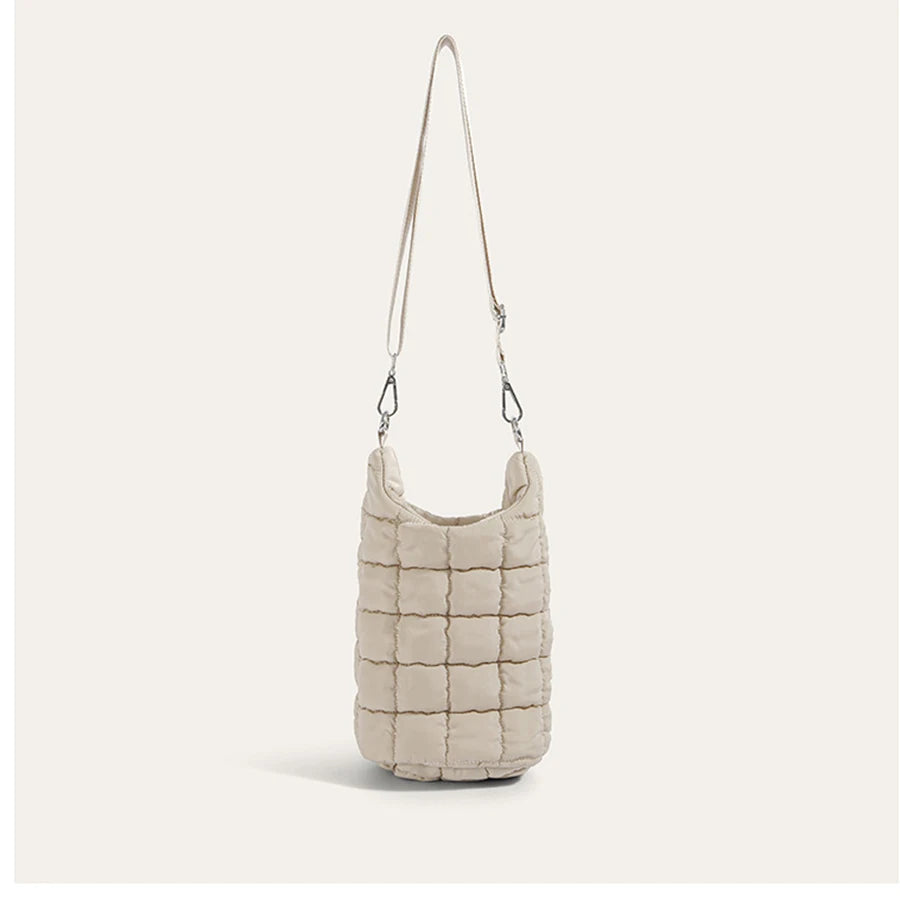 New Quilted Plaid Padded Water Bottle Crossbody Bag, Large Capacity Fashion Shoulder Bag, Trendy Ruffle Mini Handbag for Daily O