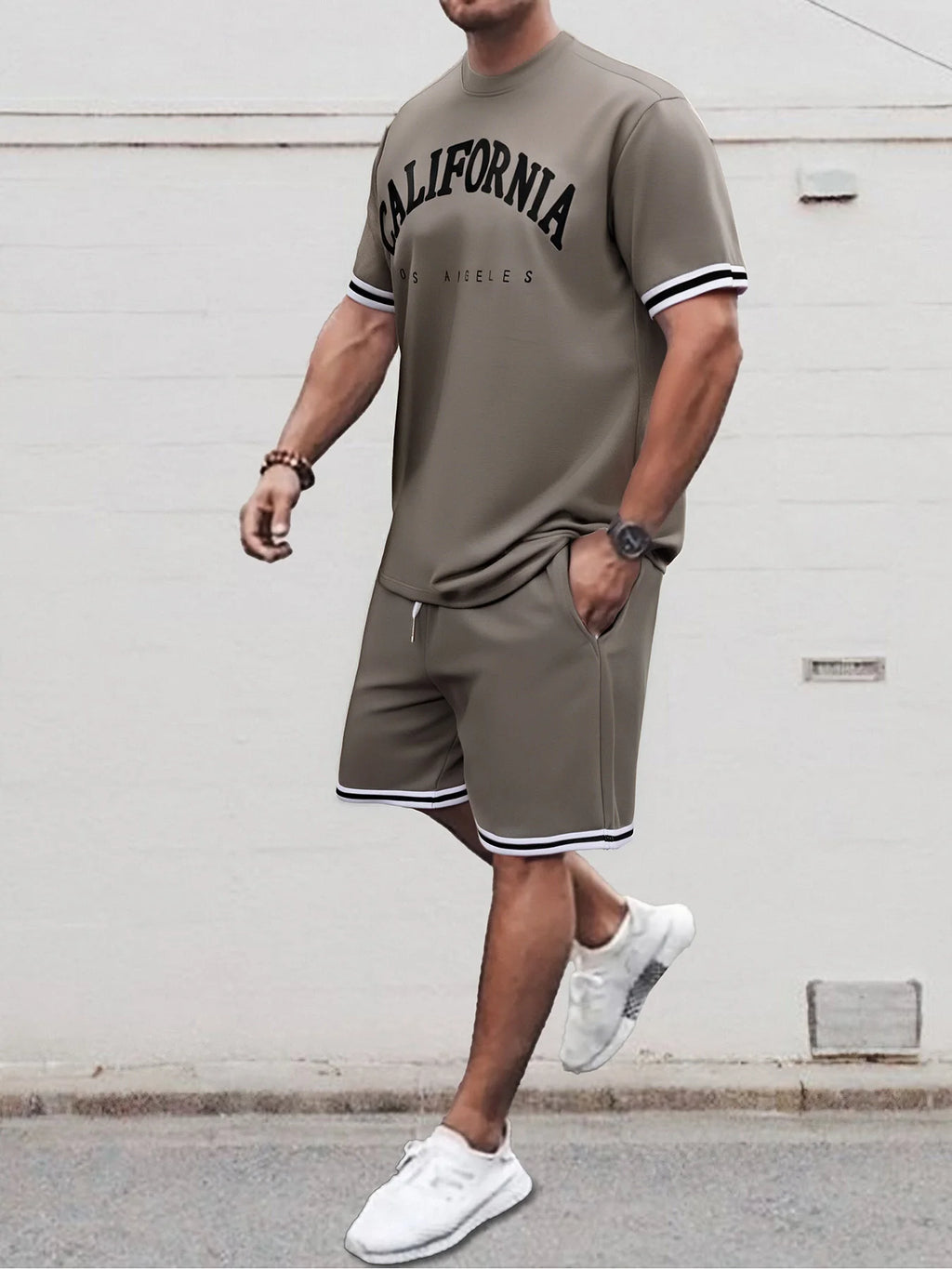 American-Style Campus Retro Style Men's Two-Piece Set, Letter-Printed T-Shirt and Shorts, Khaki Casual Loose-Fit Men's Summer Casual Sports Outfit