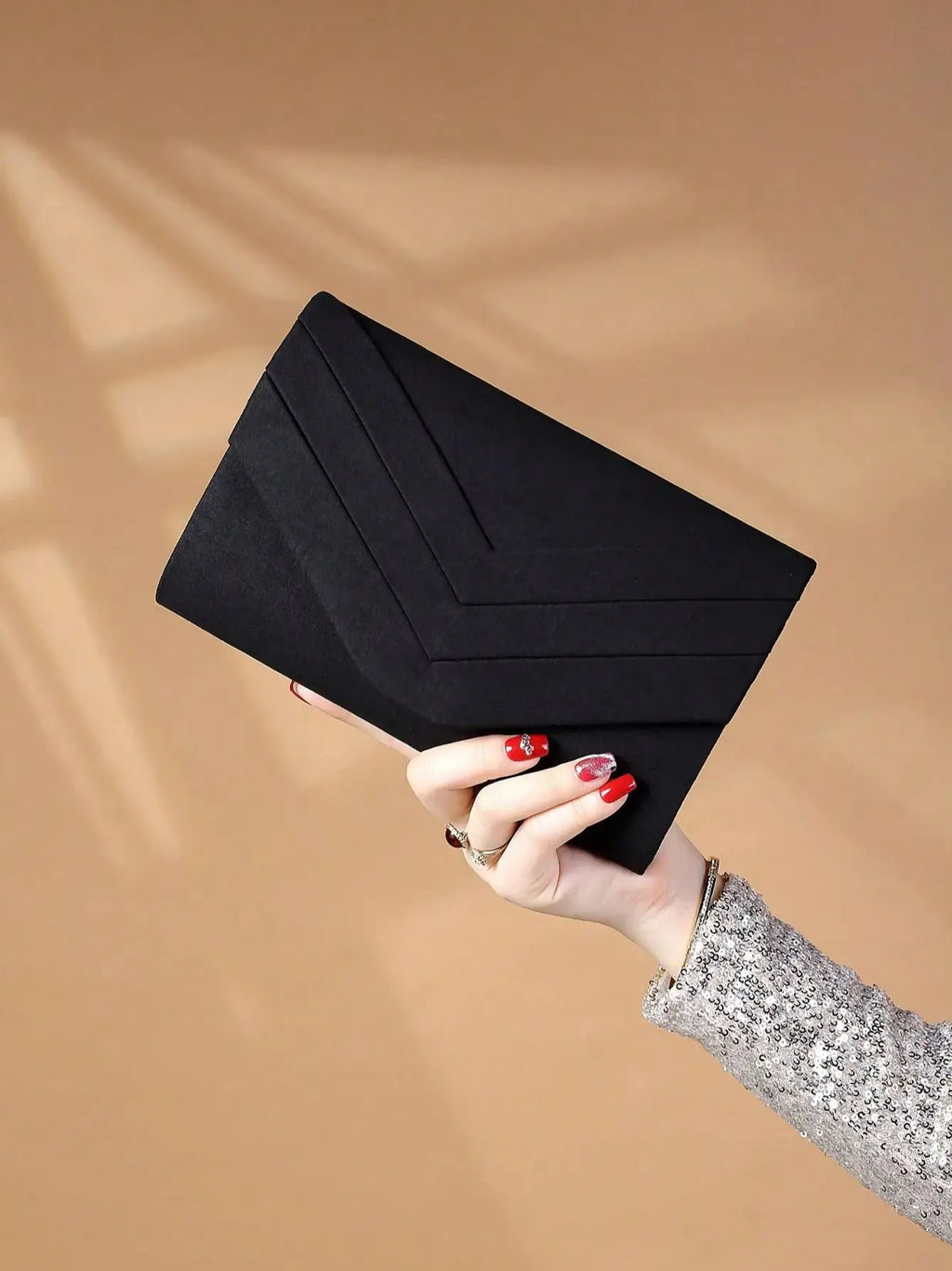 Luxurious and elegant, exquisite velvet evening bag for women, party girls, brides to attend parties, weddings and gatherings.