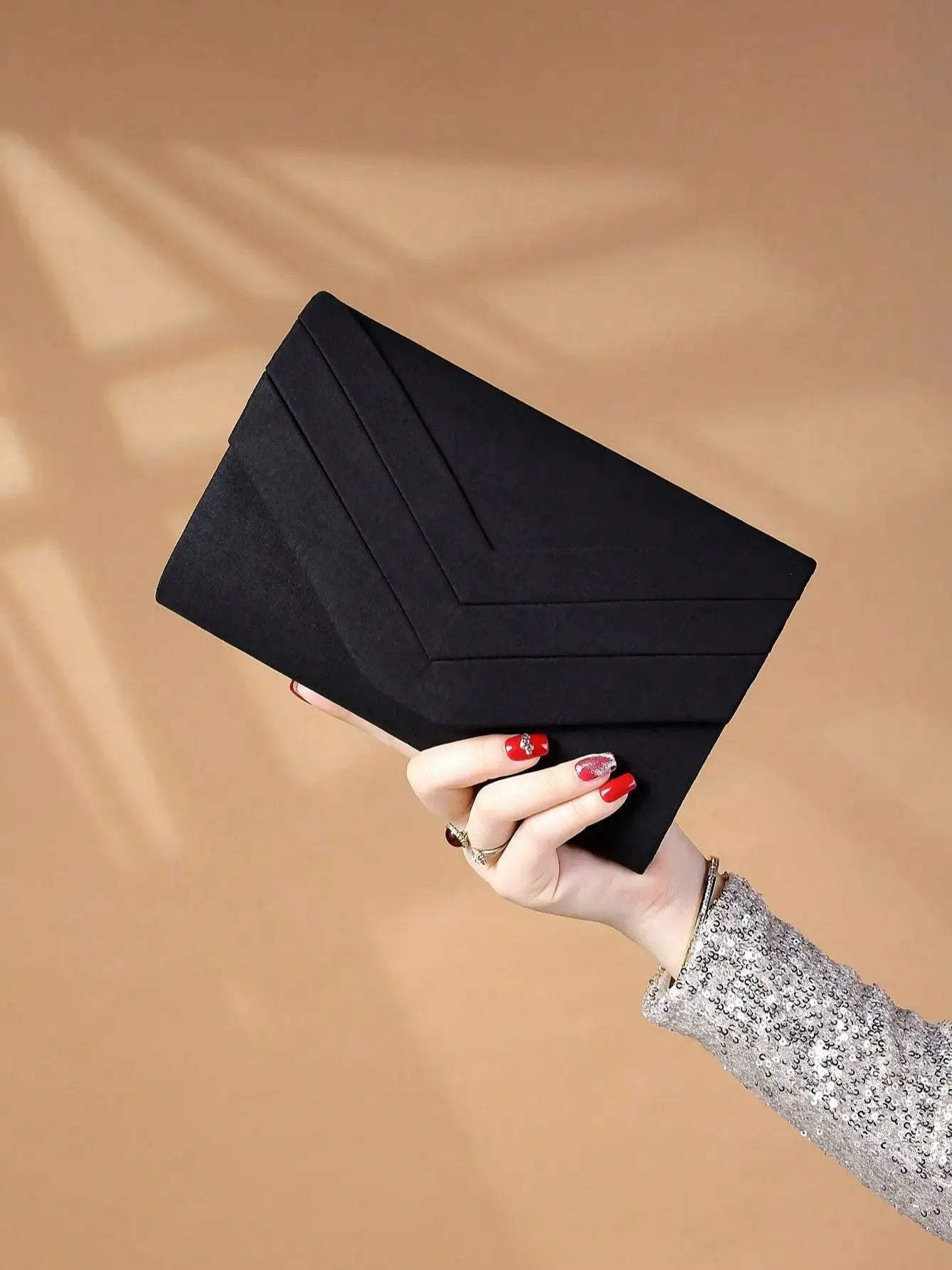 Luxurious and elegant, exquisite velvet evening bag for women, party girls, brides to attend parties, weddings and gatherings.
