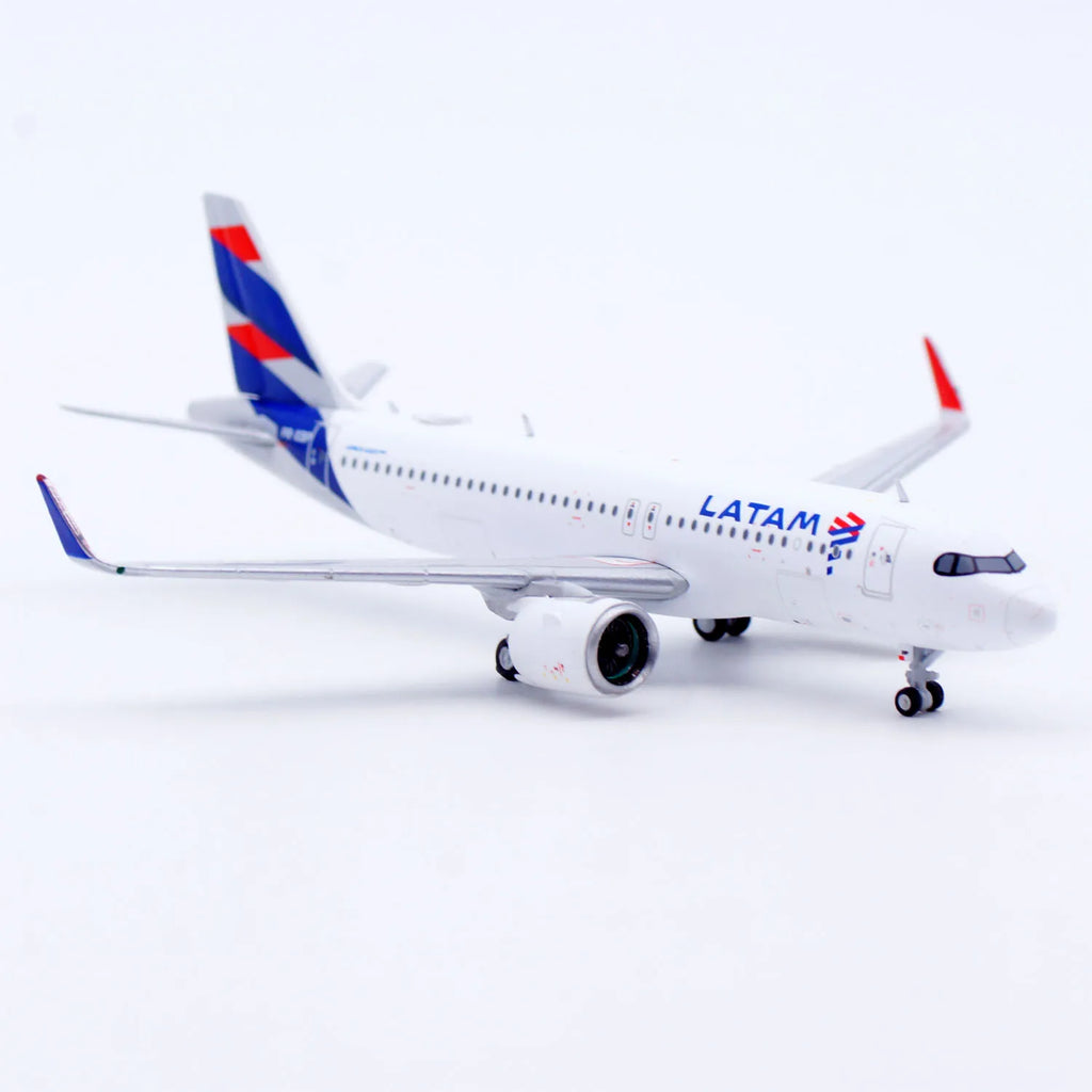 XX40212 Alloy Collectible Plane Gift JC Wings 1:400 LATAM Airlines Airbus A320neo Diecast Aircraft Jet Model PR-XBP With Stand