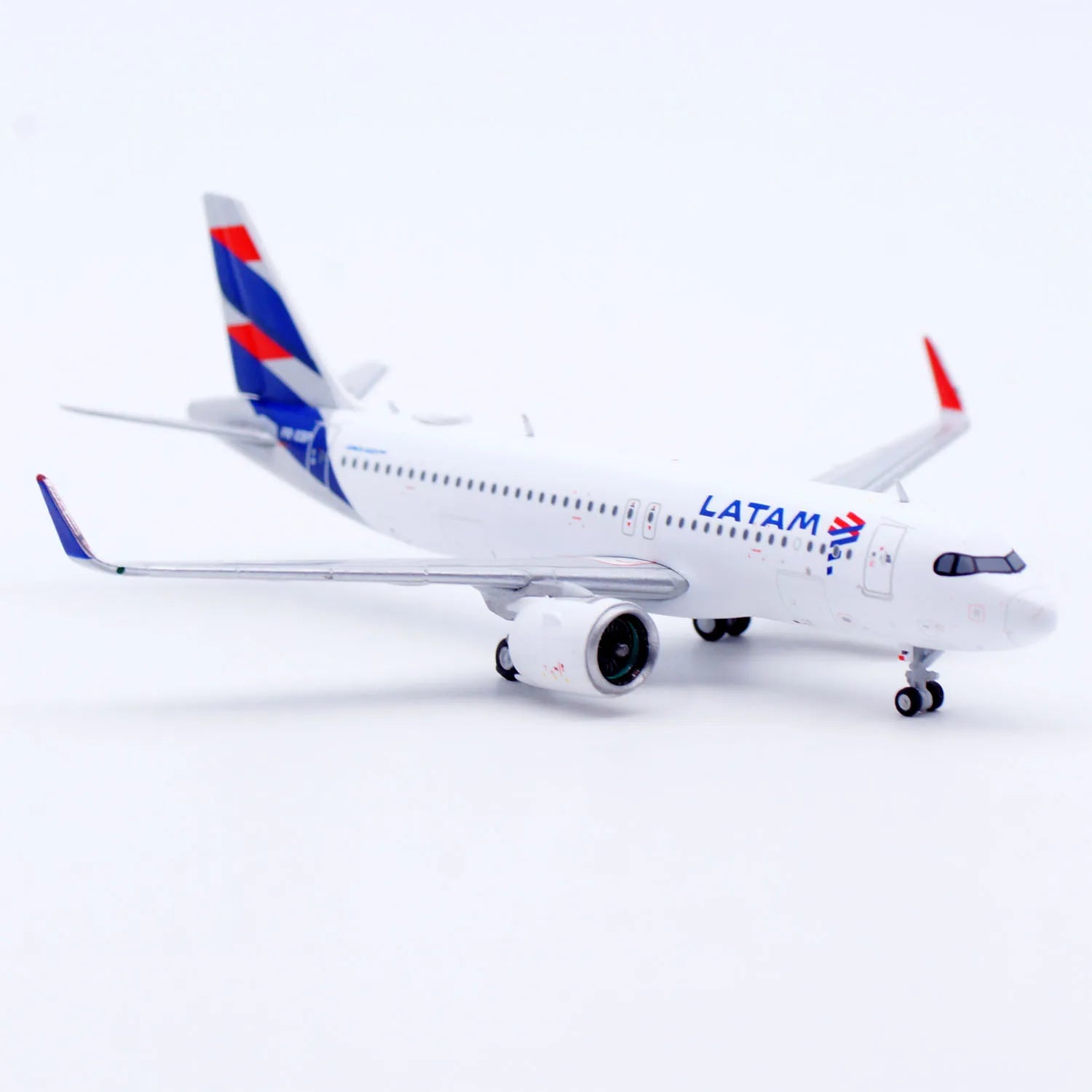XX40212 Alloy Collectible Plane Gift JC Wings 1:400 LATAM Airlines Airbus A320neo Diecast Aircraft Jet Model PR-XBP With Stand