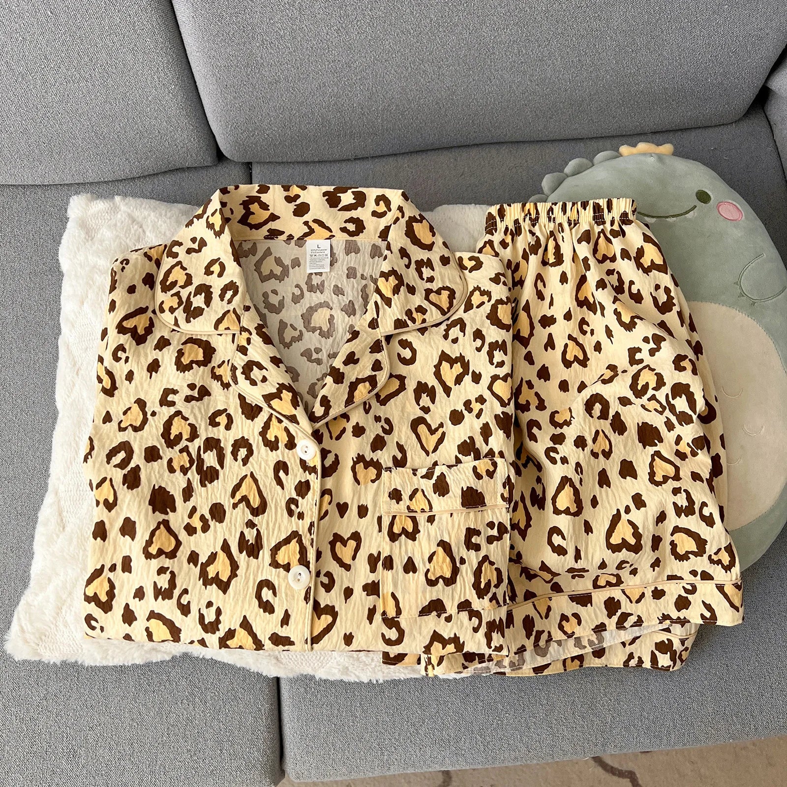 Women's Summer Thin Pajamas with Leopard Print Pattern, Short-Sleeved Shorts, Sweet and Cute, Can Be Worn Outside in Summer, Two-Piece Home Wear Set