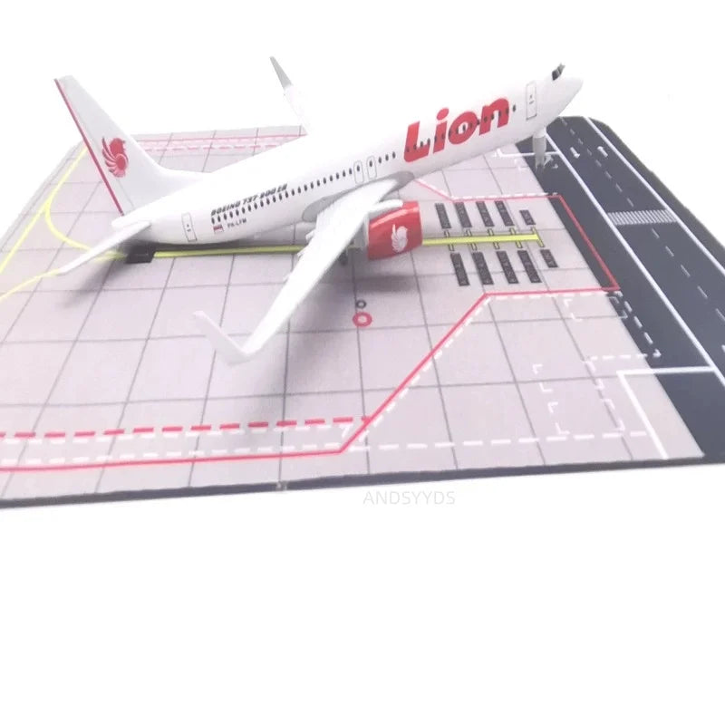 Scale 1:400 Model Airplane Air LION B737 Replica Aircraft Metal Miniature Plane with Wheels Collection gift Souvenir Plane Toy