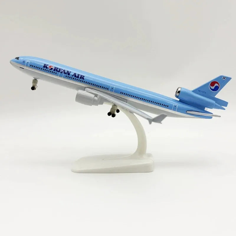 20cm A330 Beluga Xl Model Airplanes A380 A350 Md11 Toy Planes Replica Alloy Material W Wheels Landing Gears Children Toys Gift