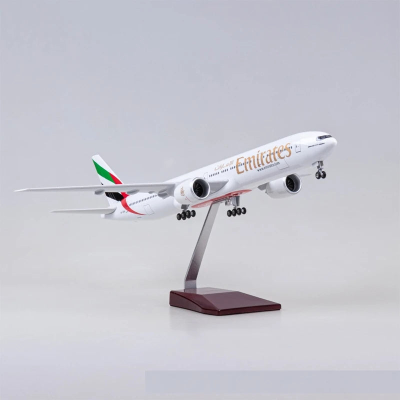 Plane Toy Model 47CM Scale Diecast Model B777 Emirates Airways 777 Resin Airplane With Light Toys Airline Collection Aviation
