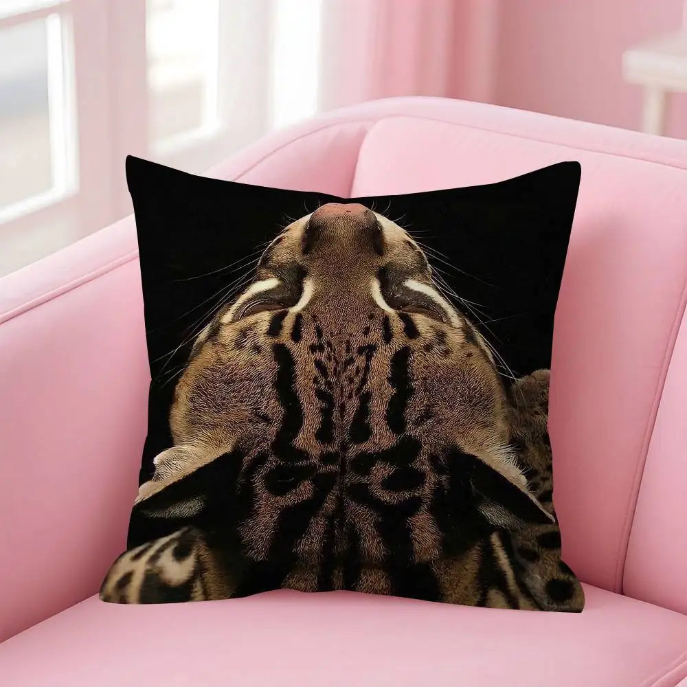 Retro leopard and cheetah theme Double-sided Printed pillow cover Short plush Suitable living rooms sofas throw cushion cover