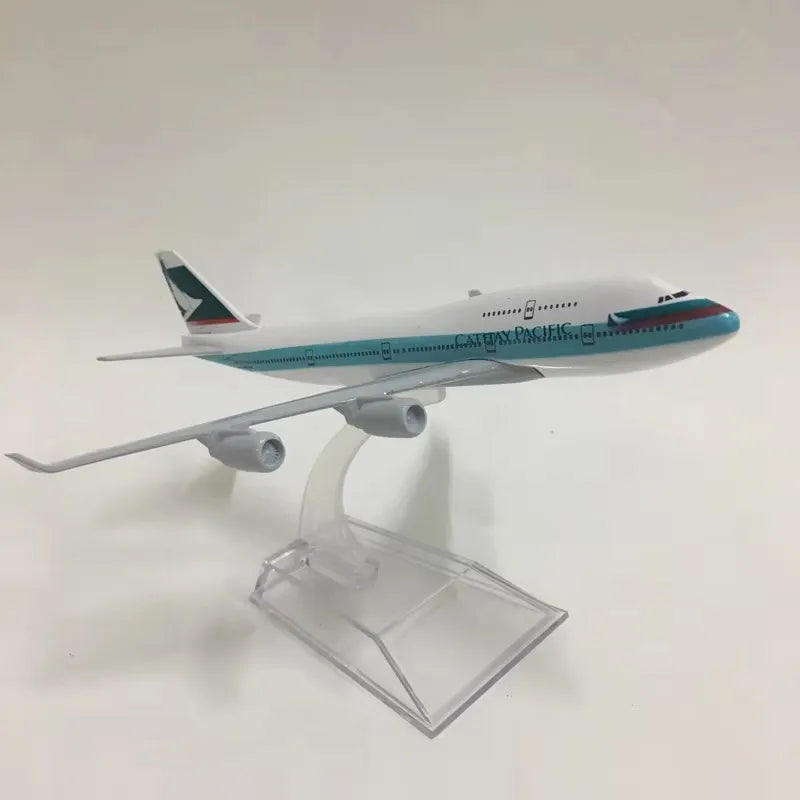 Cathay Pacific Airways B747 Alloy Airplane Model 1/400 Scale 16cm Boeing 747 Toy for Collection And Gift Airplane Mod