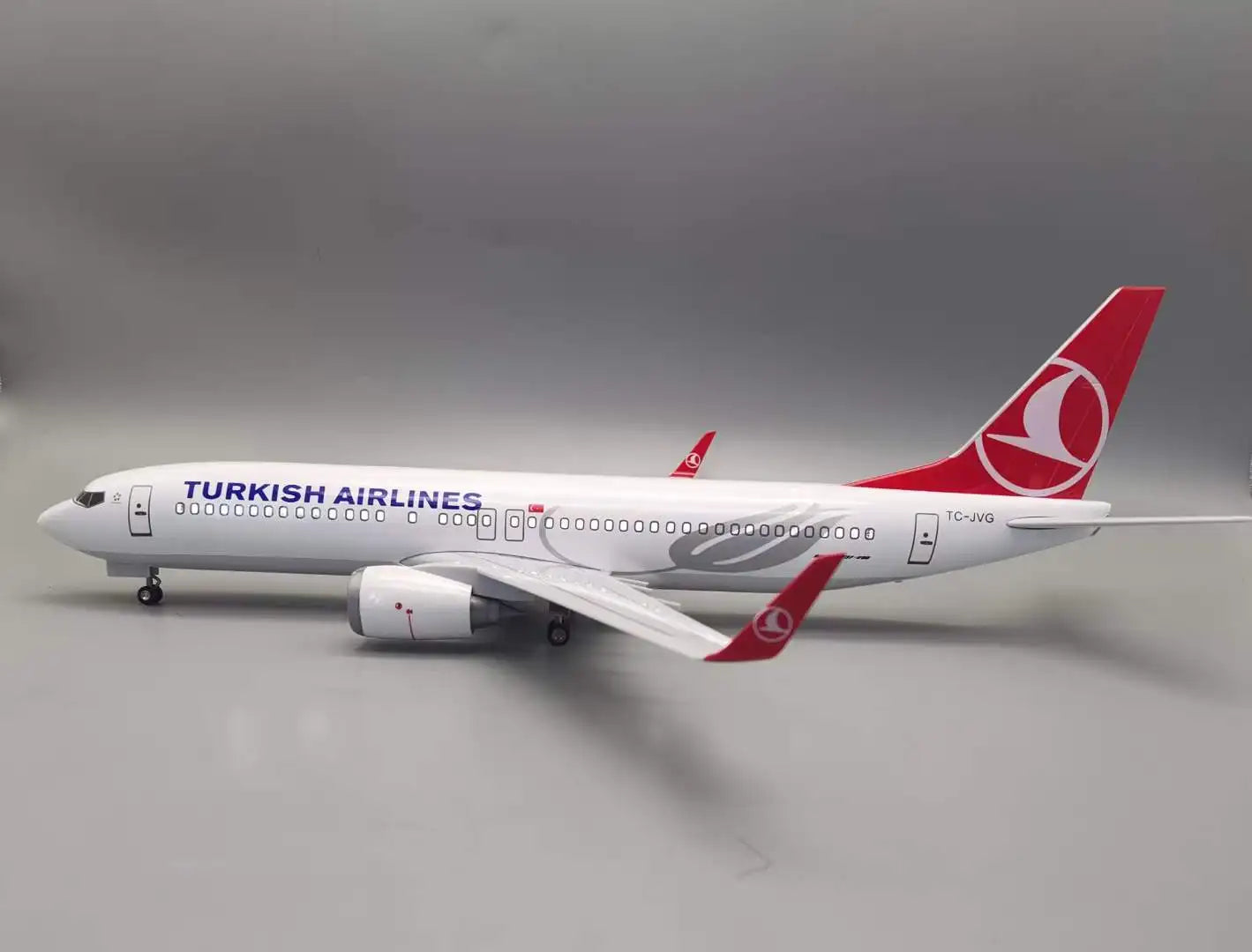 Simulated B737 Türkiye Airlines 737 Airplane Toys Model Scale 47cm Length with LED Lights Highly Simulated Resin Material for