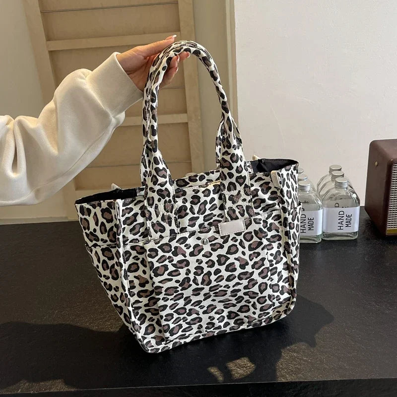 Zipper Leopard Pattern Nylon Women's Shoulder Bag 2026 Hot Sale Large Capacity Tote Bags Fashionable Leopard Print Shoulder Bag