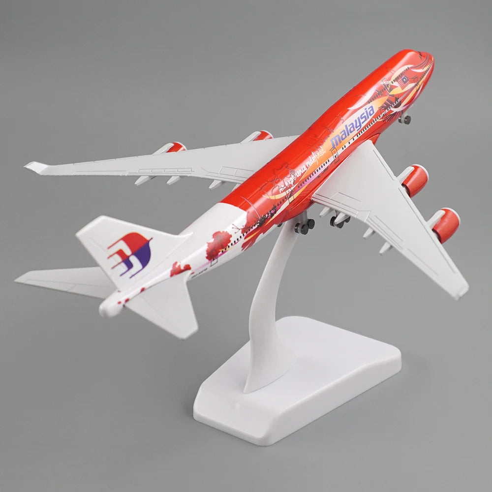 20cm Aircraft Malaysia Boeing 747 with Landing Gear B747 Alloy Plane Model Toy Gift for Collection Decoration