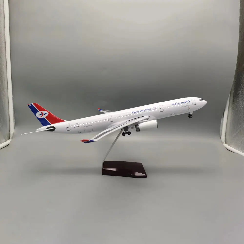Airplane Diecast Resin 1:135 Scale Model Plane A330 Yemen International Airways Collectible Miniatures Airplane Wheel Toy Gift