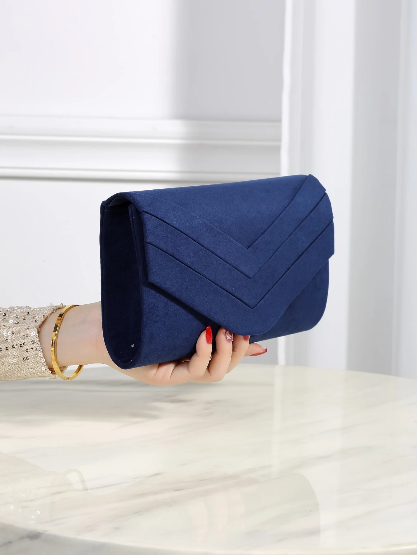 Luxurious and elegant, exquisite velvet evening bag for women, party girls, brides to attend parties, weddings and gatherings.
