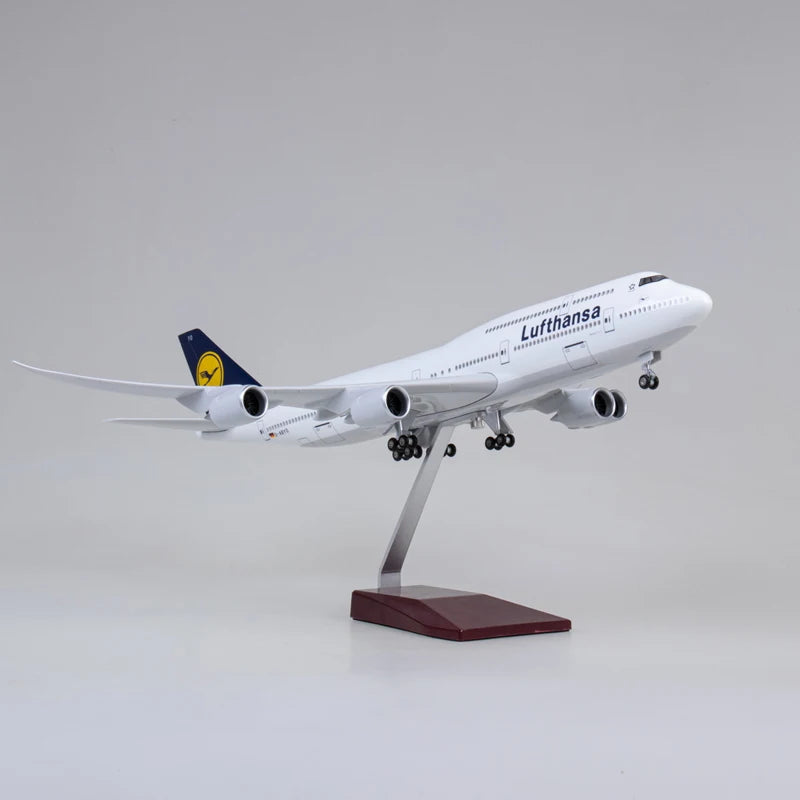 1:150 Scale 47cm Lufthansa B747-8 Airplane Model 747 Aircraft Model with Lights and Landing Gear Die-cast Resin Model Airplane