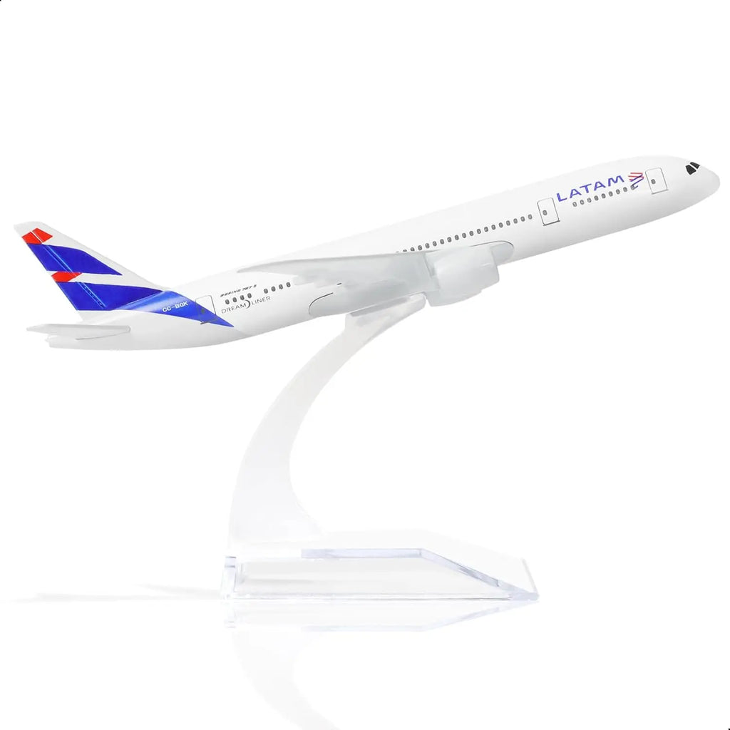 16cm 1/400 Scale Toy Airplane Model Latam B787 Metal Diecast Model plane Kit with Stand for Collections and Displays or Boy Gift