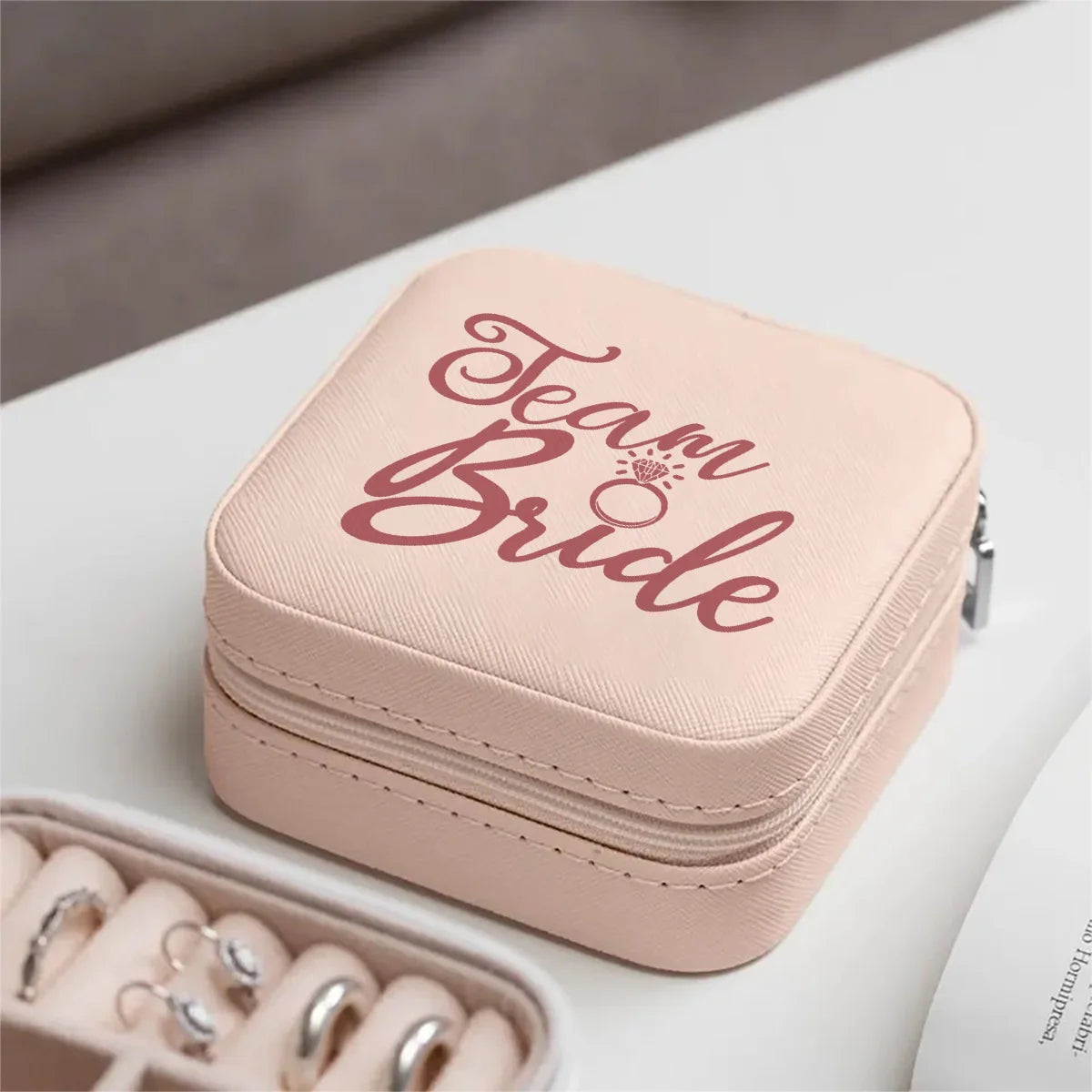 Personalized pink PU leather jewelry box, pearl box, portable women's travel earrings, necklace storage, wedding gift