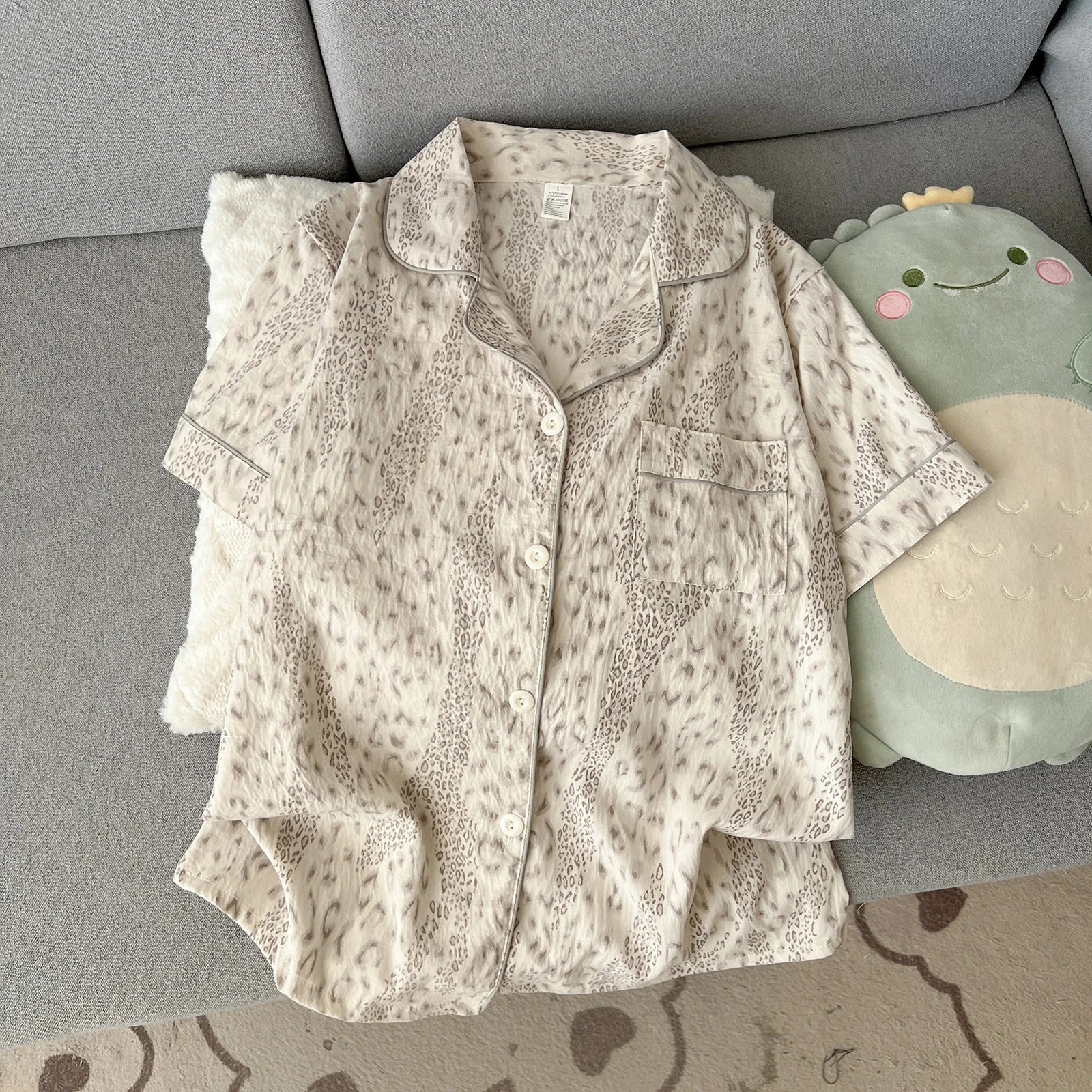 Women's Summer Thin Pajamas with Leopard Print Pattern, Short-Sleeved Shorts, Sweet and Cute, Can Be Worn Outside in Summer, Two-Piece Home Wear Set