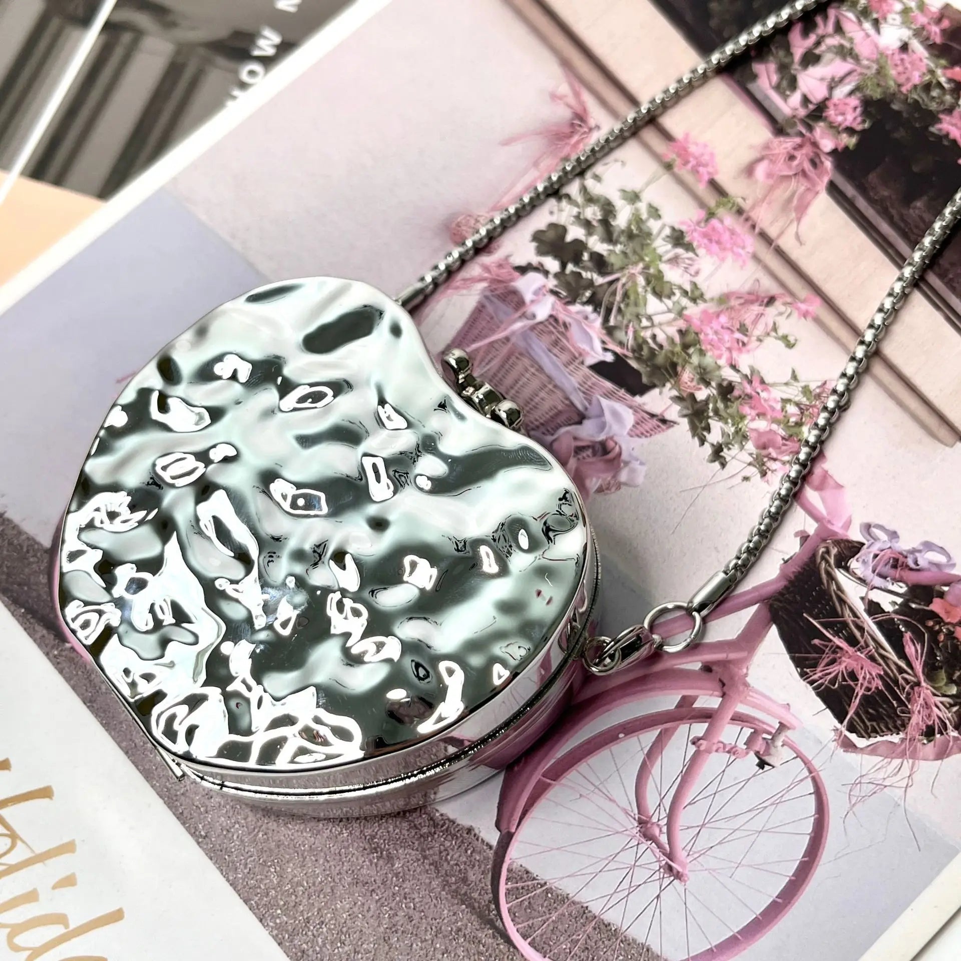 2025 New Summer Lipstick Bags For Women Fashion Pearl Mini Purse Crossbody Bag High Quality Gold Shell Bag Designer Shoulder Bag