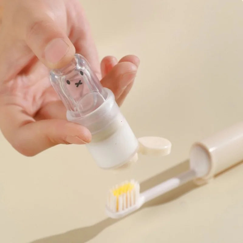 2-in-1 folding toothbrush set - Small and convenient - Essential for business 1 piece - Convenient toothbrush travel container