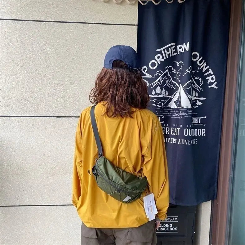 And wander invista nylon, lightweight, wear-resistant, tear-resistant, waterproof, messenger bag