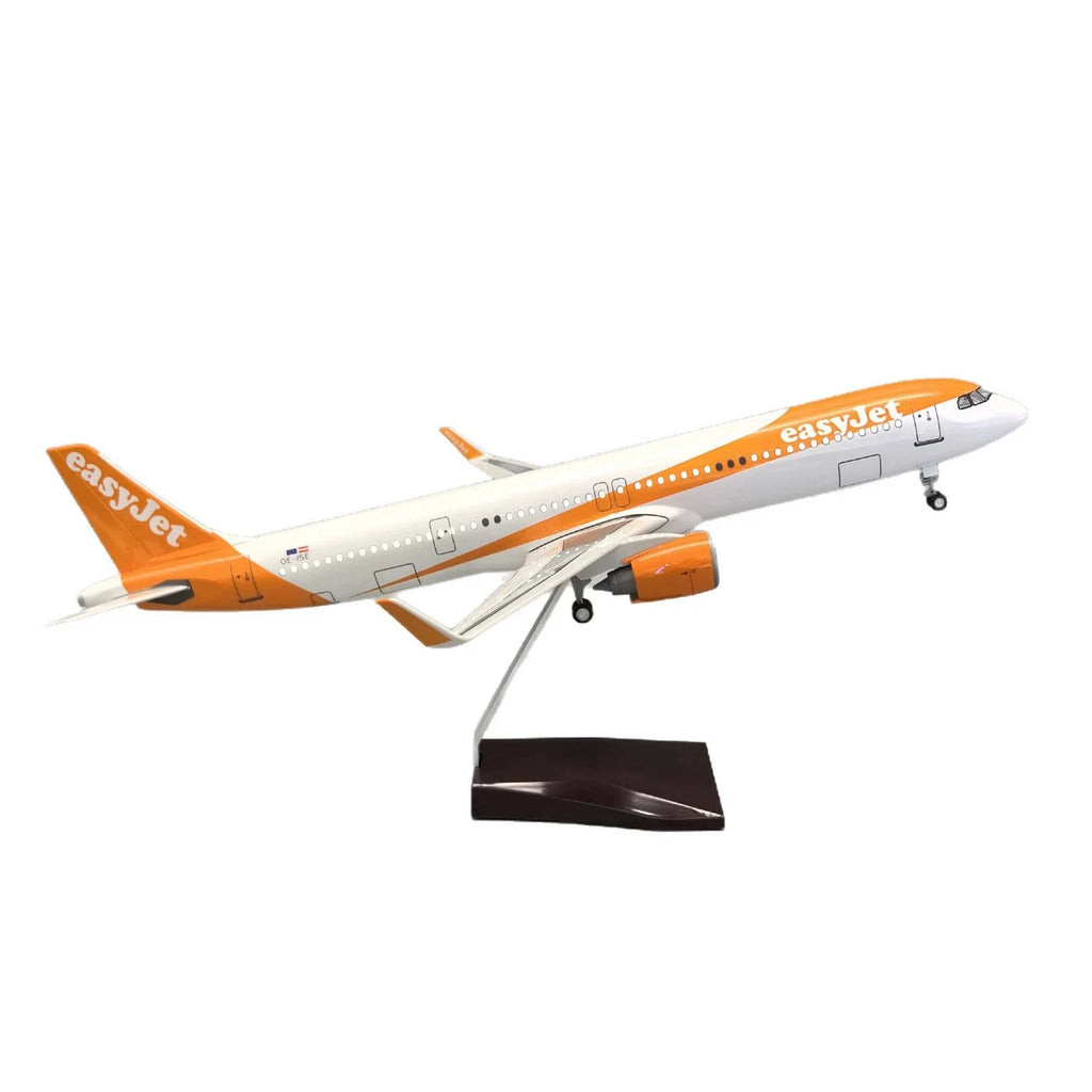 Aircraft model 321 EasyJet Airlines A321 miniature airplane Resin With Landing Gear Light Souvenir Plane Toy toys boys kids gift