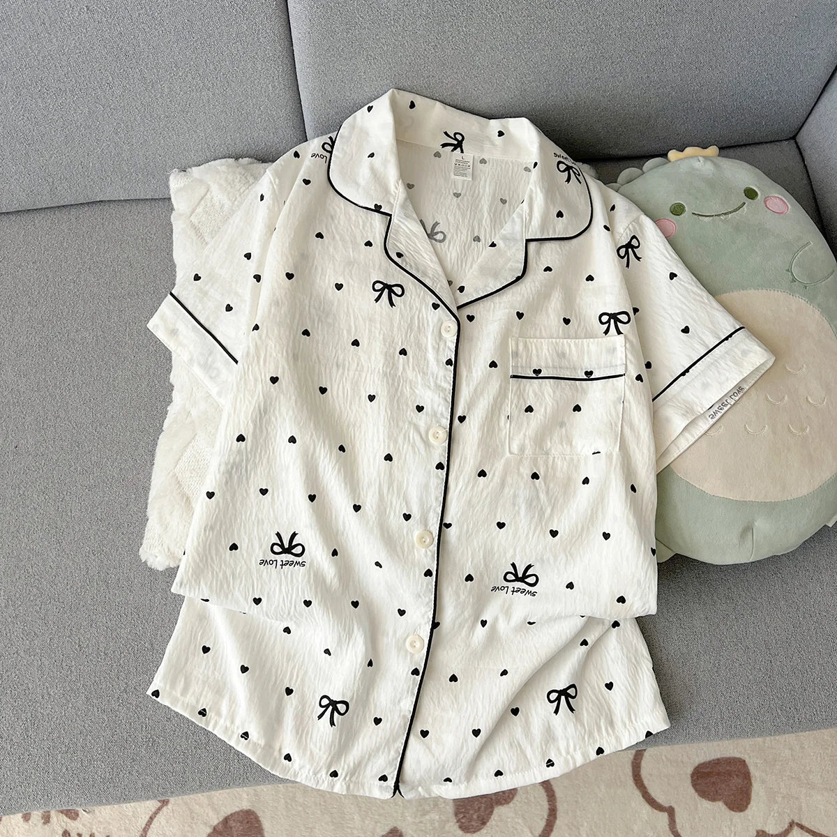 Women's Summer Thin Pajamas with Heart-Shaped Bow Pattern, Short-Sleeved Shorts, Sweet and Cute, Can Be Worn Outside in Summer, Two-Piece Home Wear Set