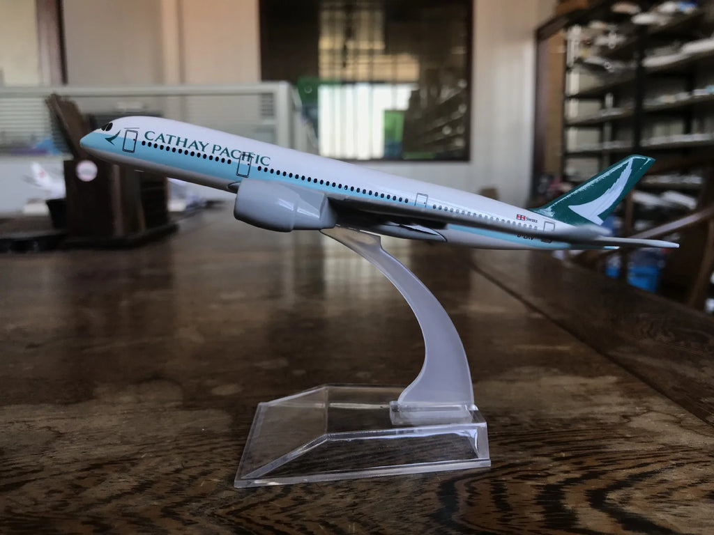 16cm A350 Cathay Pacific 1:400 Scale Die-Cast Metal Alloy Aircraft Model Toy Suitable for Collecting and Gifting