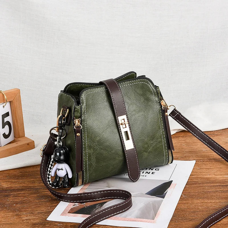 2026 New Fashionable Women's Bucket Bag Two tone Commuter Crossbody Bag ，with Pendant Student Handbag， Shoulder Bag。