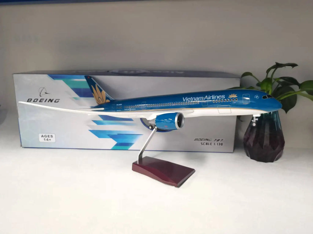 1/130 Aircraft Toy Models B787 Vietnam Airlines 47cm Model Planes Boy Toys With Light Wheeled Landing Gear For Collected Gift